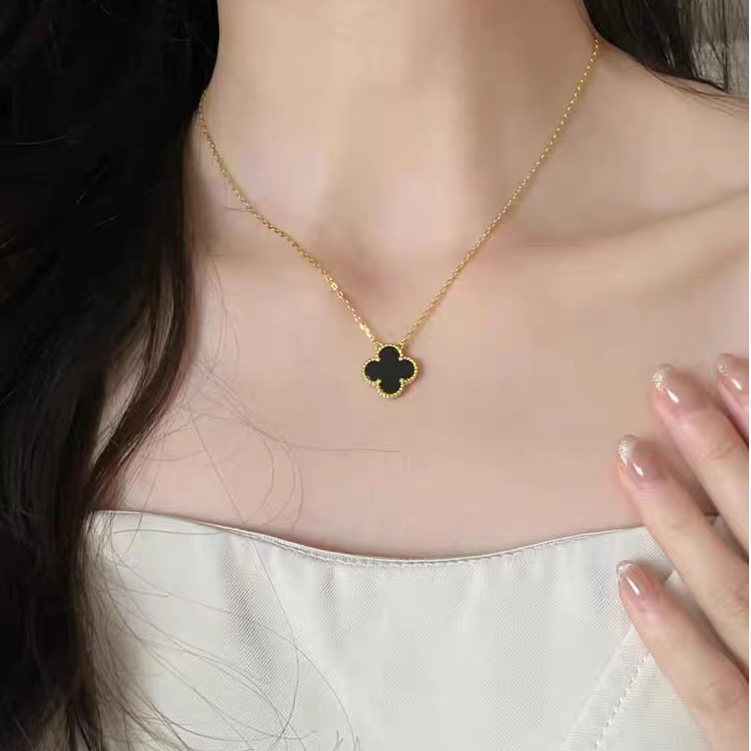 สร้อยคอโคลเวอร์ สร้อยคอผู้หญิง สร้อยคอไทเทเนียมสแตนเลส ไม่จางหาย สร้อยคอ Van Cleef