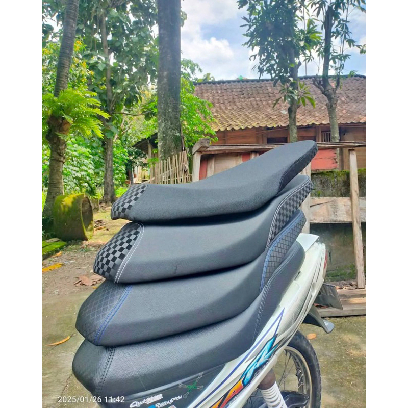 เบาะหนัง Fiz rtech mb พร้อมตัดแต่งหมากรุก