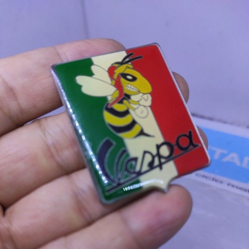 Vespa Piaggio Logo Emblem Front Tawon Racing Flag อิตาลี