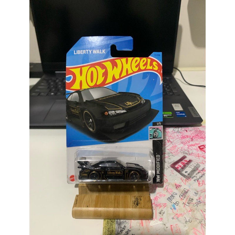 แพ็คเกจ Hotwheels LBWK S15 GOLD & BLACK, F1 การ์ดย่น Redbull