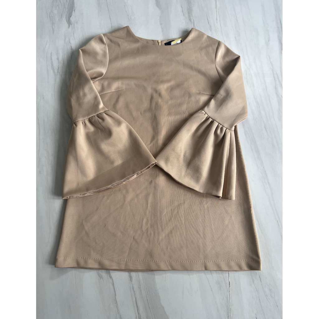 เสื้อเบลาส์พื้นฐานของ Nyla