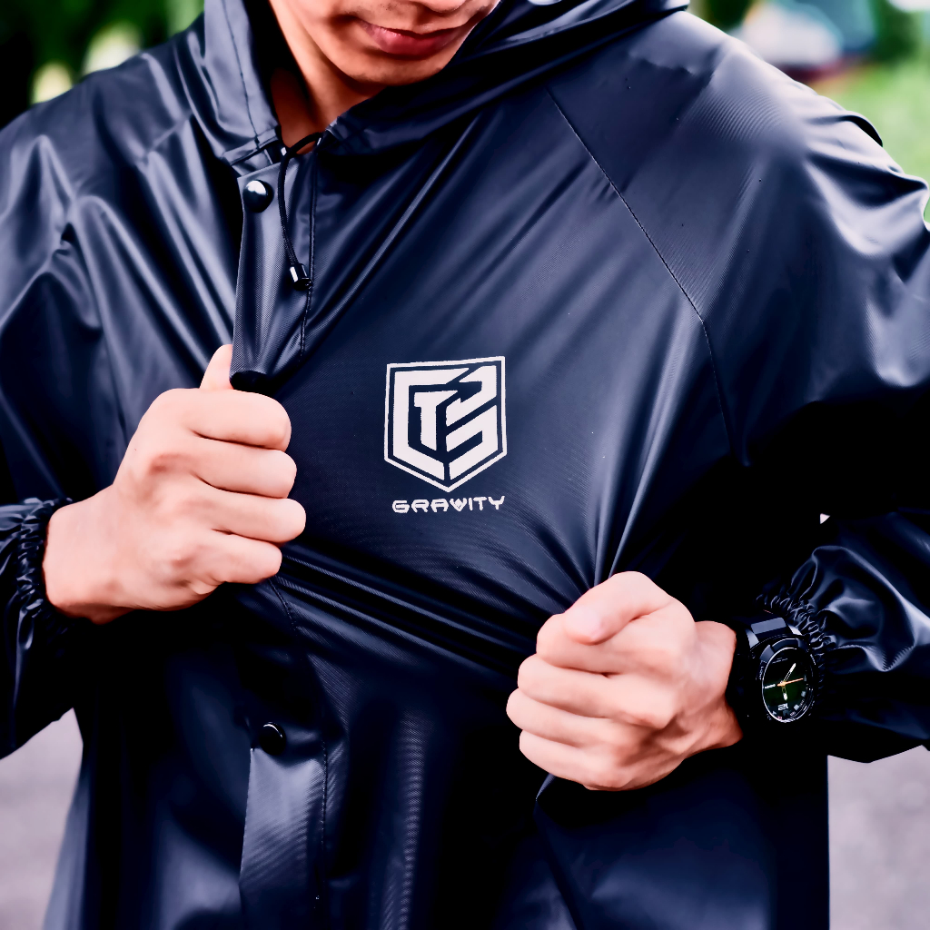 GRAVITY RAINCOAT COAT ชุดกางเกงสําหรับบุรุษและสตรี พรีเมี่ยมสุดยืดหยุ่น วัสดุ PVC 0.25