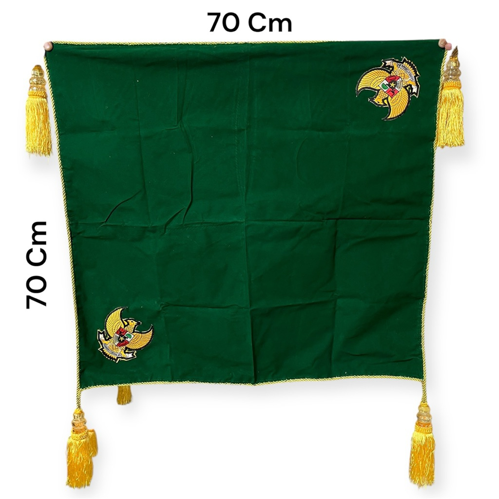 ฐานถาดพิธีโฆษณา Lancar Jaya 70x70 กํามะหยี่พรีเมี่ยม – จี้ทอง & โลโก้ Pancasila 12 ซม./กํามะหยี่ฐานถ