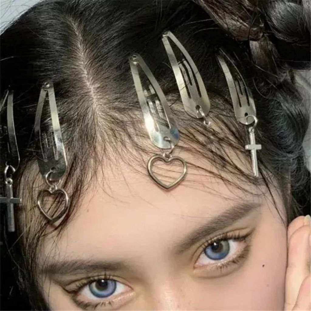 GANTUNGAN Aesthetic Metal tik tok Hair Clip with love Heart star chain layer chain // hair tip top เ