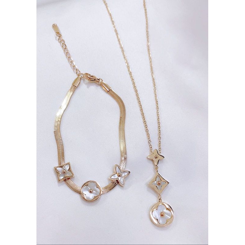 สร้อยคอ ROSEGOLD TITANIUM สําหรับผู้หญิงพร้อม LVT MOTIF ทนสนิม