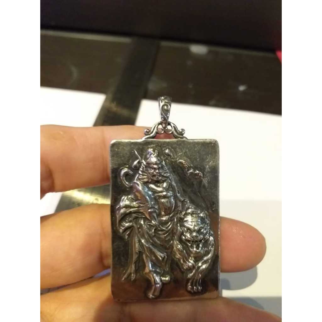 จี้ไทเทเนียม Qilin**