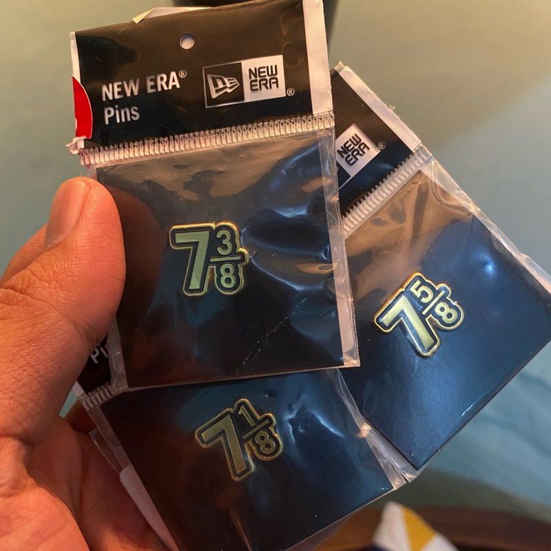 New Era 59Fifty Day Size Pin Metal Black Gold