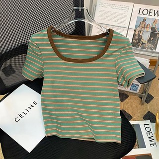 Kaos oblong bergaris hijau gaya Amerika dengan leher U dan lengan pendek