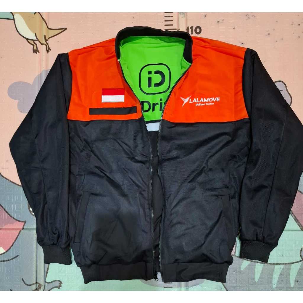เสื้อแจ็คเก็ตสีดําครึ่งตัว LALAMOVE