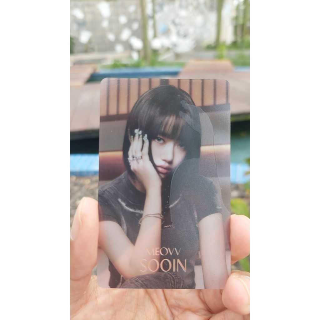 MEOVV 1ST EPALBUM " MY EYES OPEN VVIDE " (MONEY PAW VERSION) POB KPOP MERCH CLEAR PHOTCARD SOOOIN VE