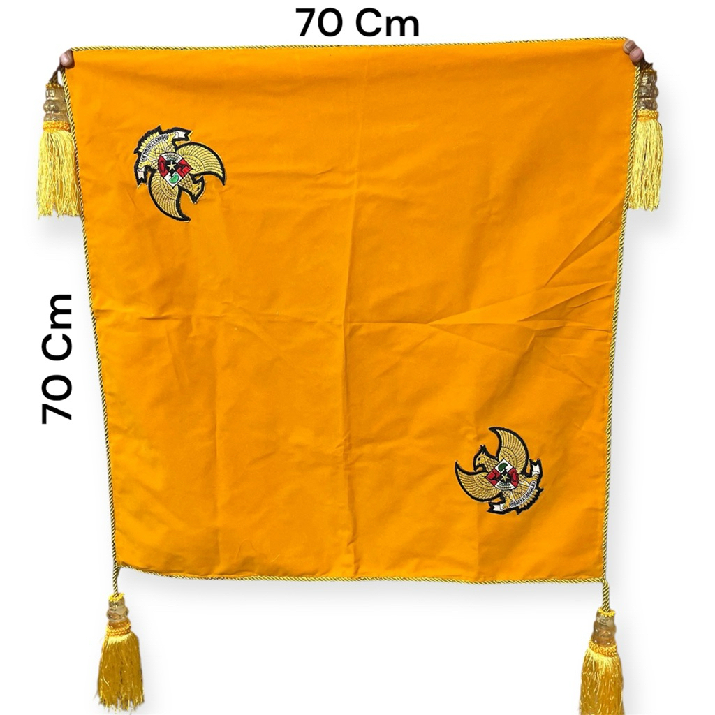 Lancar Jaya พิธีจุติธงฐานถาด 70x70 ซม.กํามะหยี่หรูหรา Pancasila โลโก้ & จี้ทอง/ฐานถาดชั่วคราว 70x70 