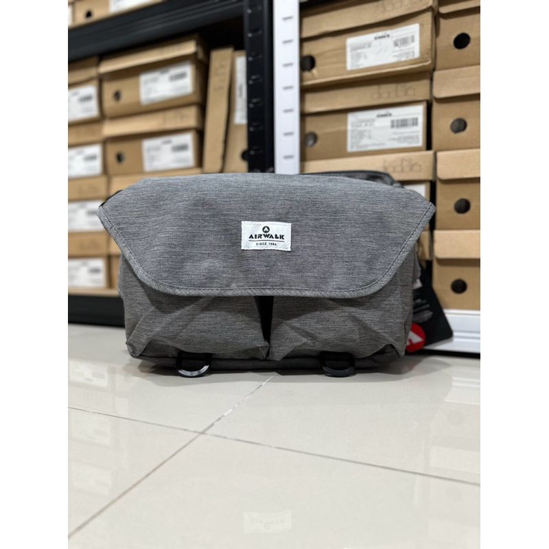 กระเป๋าสะพาย Airwalk Toda