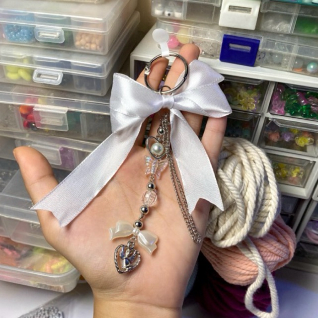 Mister Gear กระเป๋าแฟชั่น Charm Accessories ที่แขวนกระเป๋าราคาถูก Coquette Ribbon Bag Hanger Black &