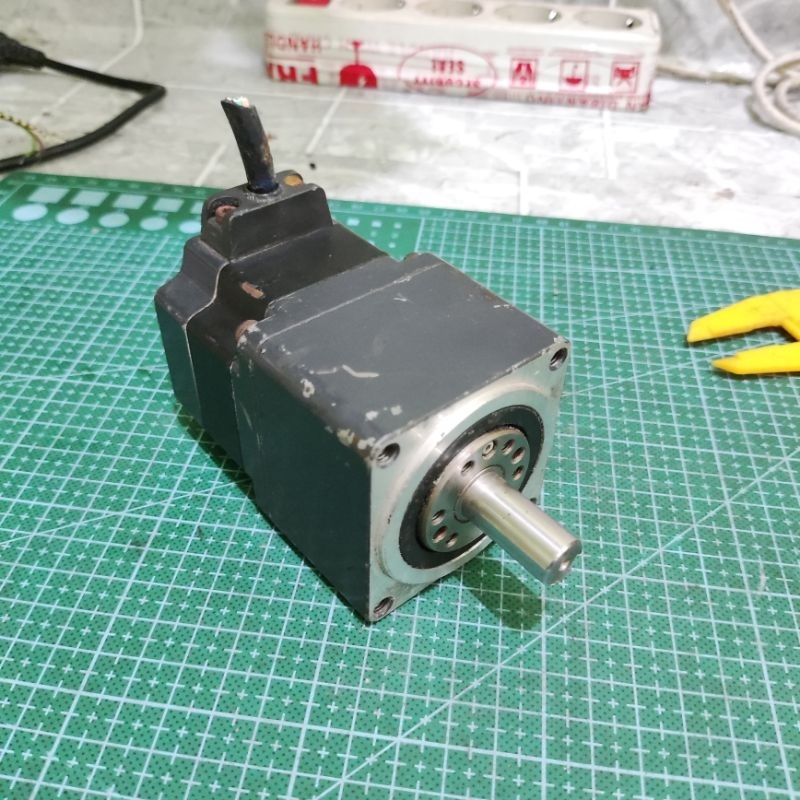 VEXTA STEPING มอเตอร์ GEARBOX DC 0.89V 1.4A รุ่น PK564AW-H100S