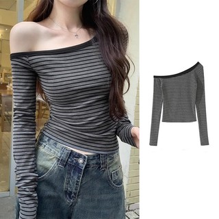 Kaos lengan panjang off-shoulder slim fit bergaris hitam untuk wanita