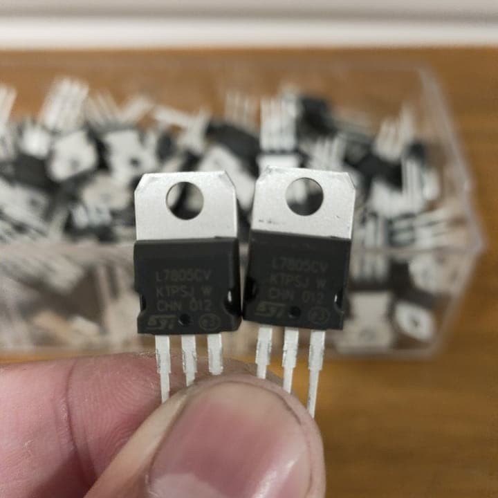 ทรานซิสเตอร์ ST 7805 L7805