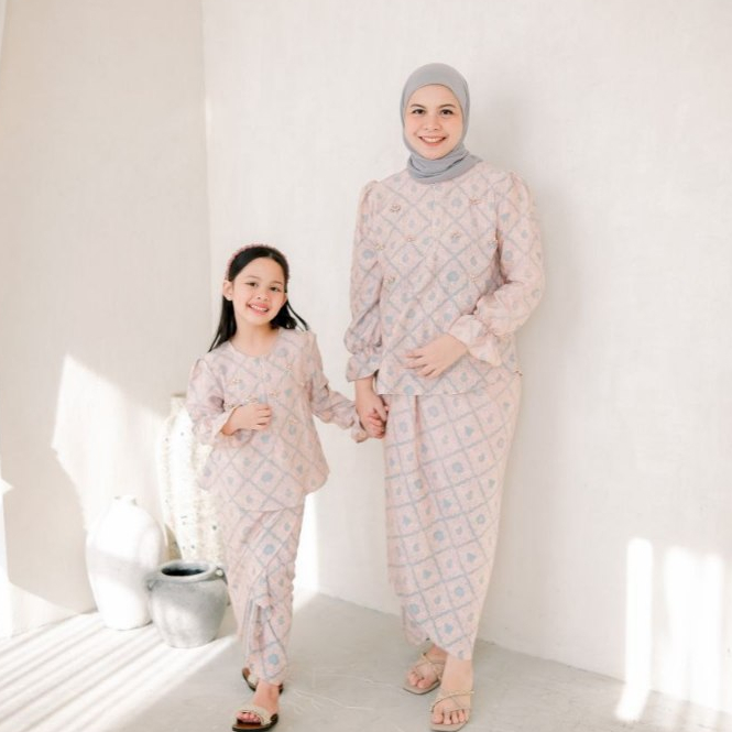 Bekids - กระโปรงผ้าห่อตัวผ้าบาติก One Set และเสื้อสําหรับแม่และเด็ก 3-12 ปี Zahabia