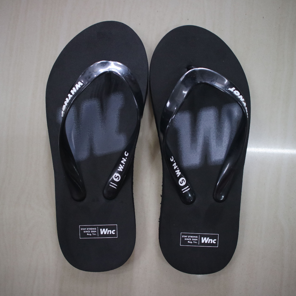 WNC Black W รองเท้าแตะยาง