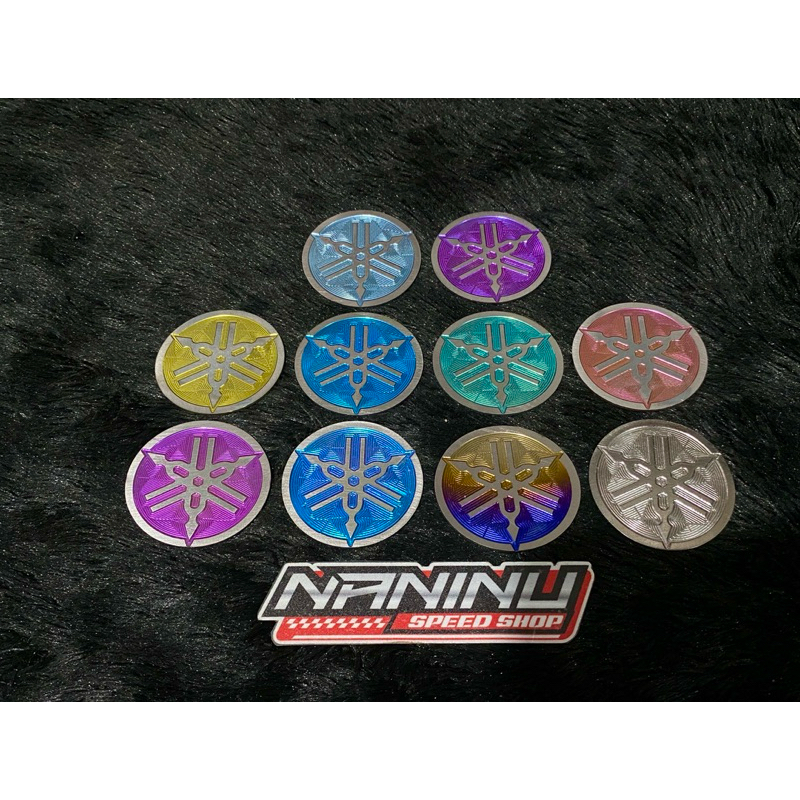 สีสัญลักษณ์ไทเทเนียม โลโก้ส้อมปรับ ยามาฮ่า ขนาดใหญ่ 5ซม สําหรับตัว xmax ขวาซ้าย หรือใกล้เคียง