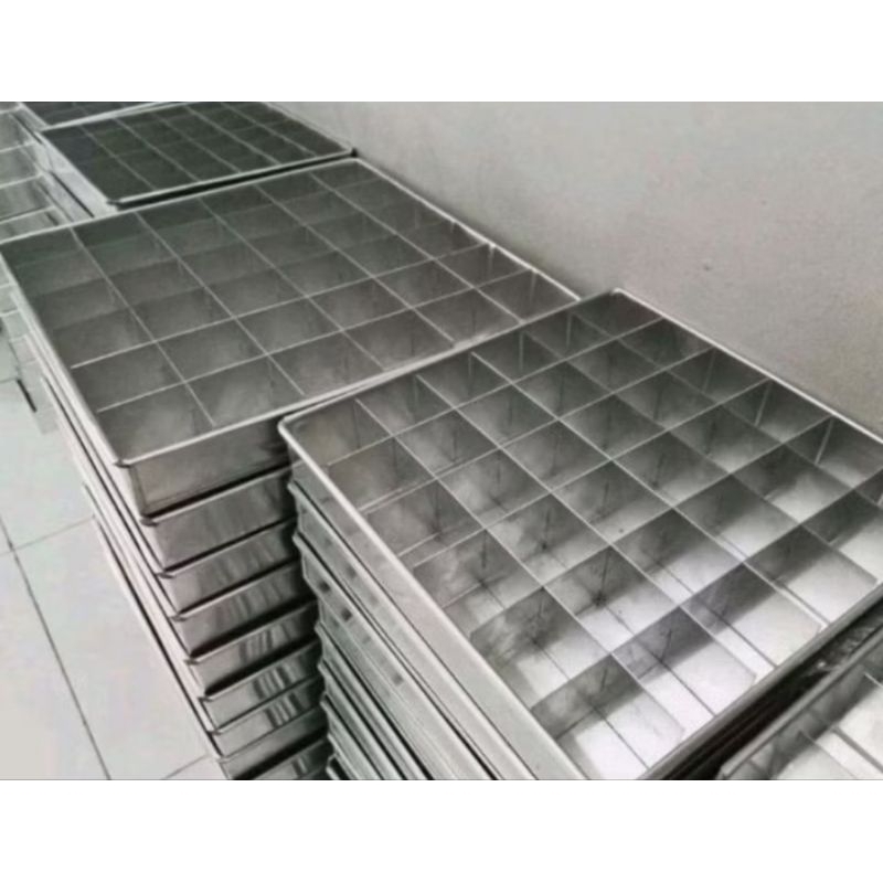 Brownie Divider Pan 24x24x4cm (36 กล่อง)