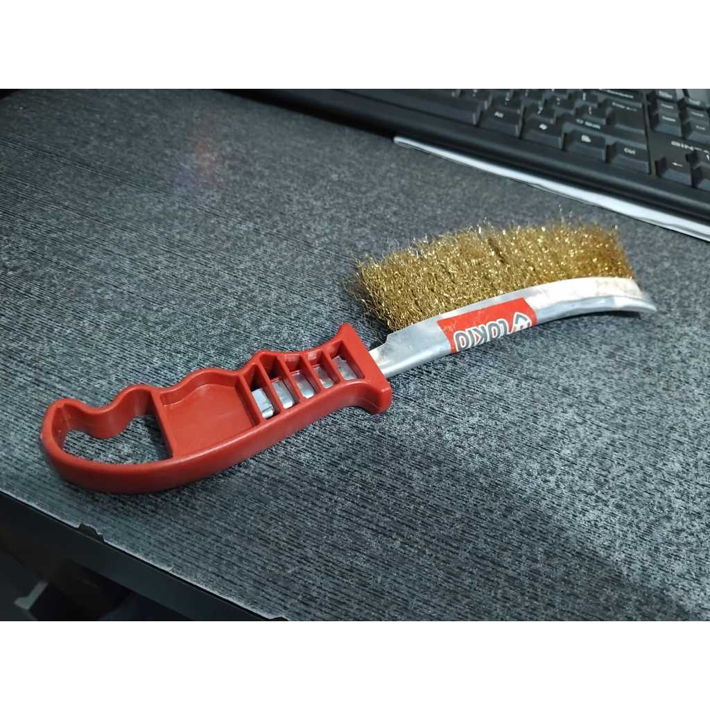 G/G PVC CURVED BRASS STEEL BRUSH