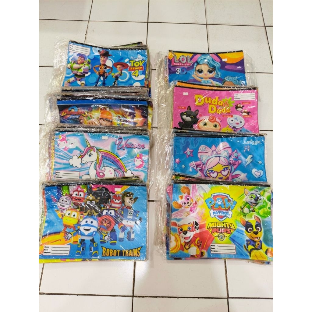 CUTE ANIMATION F4 ZIPPER BAG MAP