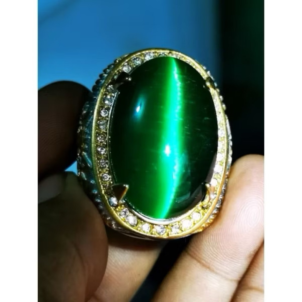 แหวนพลอยจัมโบ้แมวเขียว aye top