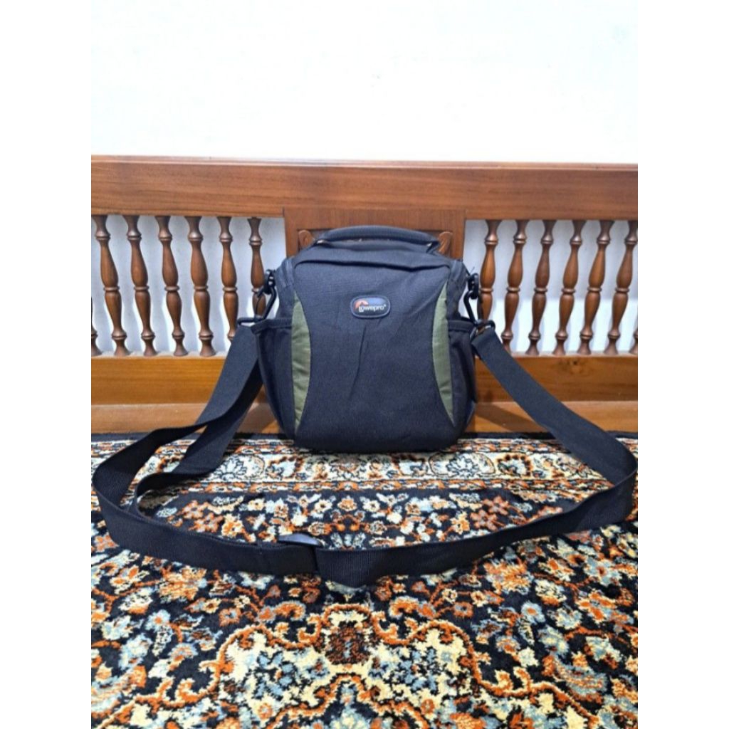 กระเป๋าสะพายข้างกล้อง Lowe pro