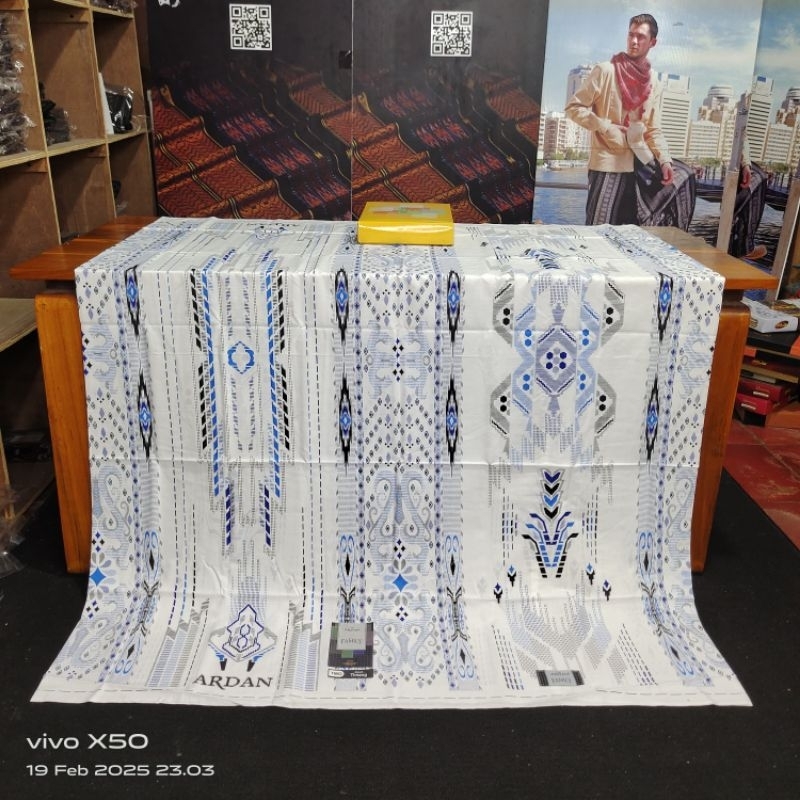 LAST ARDAN BRILIANT MOTYF SARONG ARDAN FAMILI สีขาว