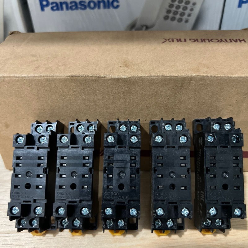 ซ็อกเก็ต Relay ดั้งเดิม Omron PYFZ-08-E