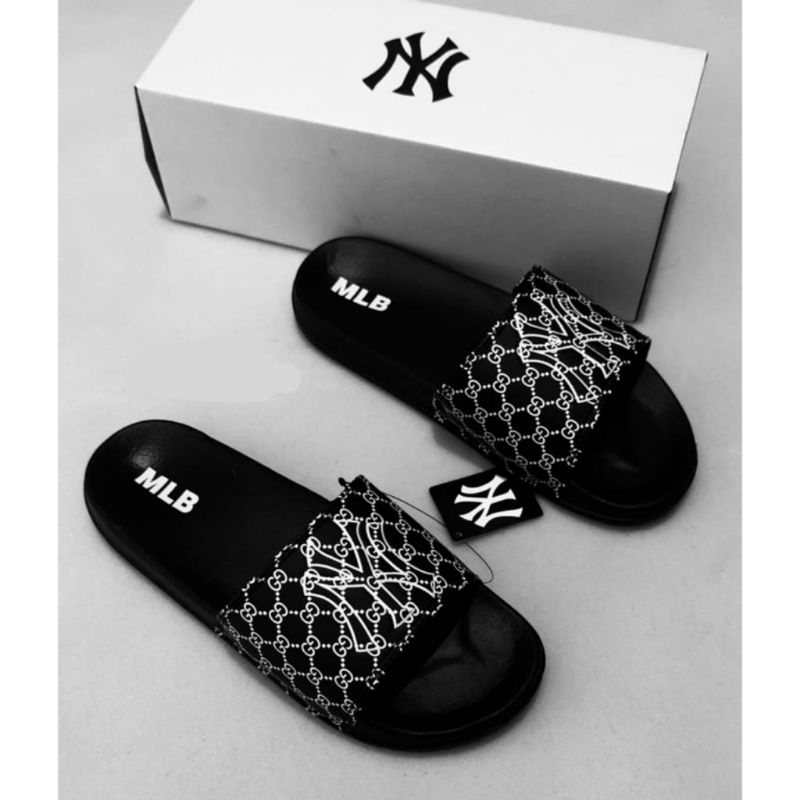 รองเท้าแตะแบบสวม NY MLB Sandals รองเท้าแตะสําหรับบุรุษและสตรี รองเท้าแตะแบบสวมของผู้หญิง