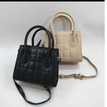 WHOLESALE RETAIL BAG AUCTION