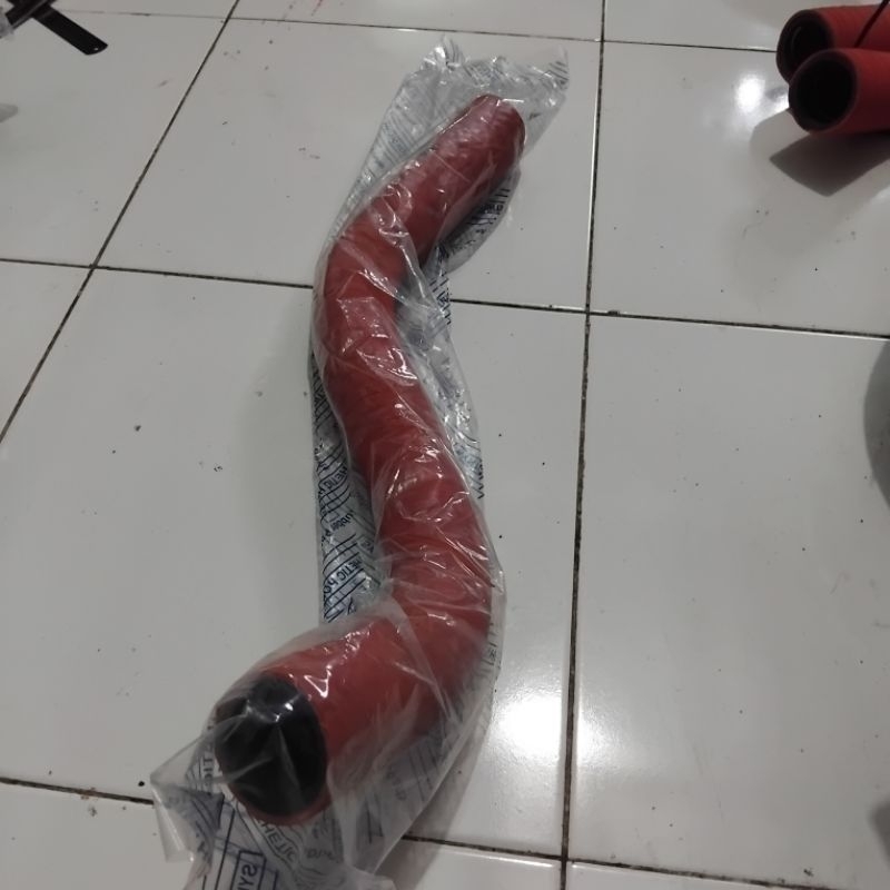 PC200-8 UPPER RADIATOR HOUSE RUBBER 20Y-30-41141