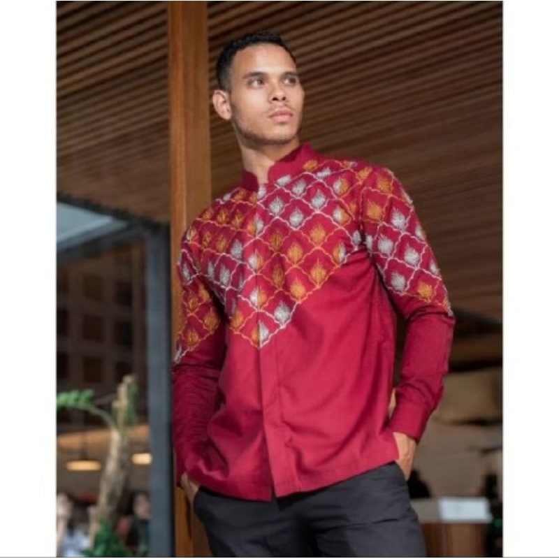 KEMEJA MERAH NUC.ID Aydin 06 เสื้อเชิ้ตปักลายผู้ชาย (สีแดงมารูน)