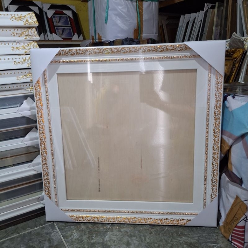 กรอบรูปสีขาวทองคู่สไตล์มินิมอล 450 - กรอบรูป 40x40 / ขนาด 30x30