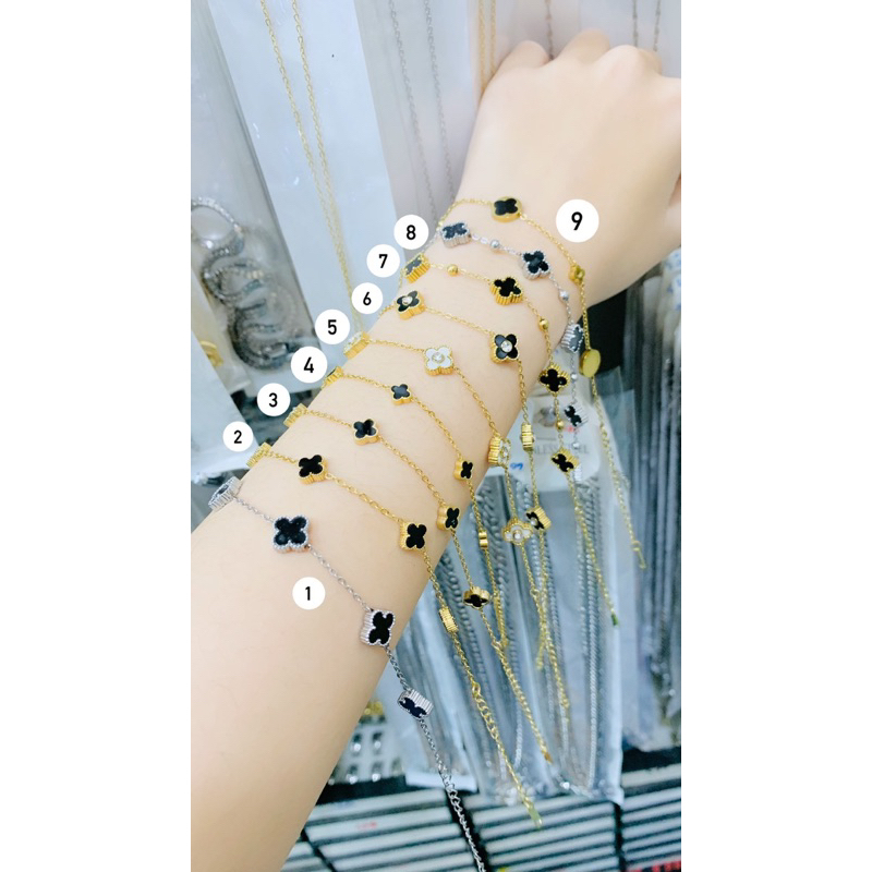 Cl0ver/vancl1f สร้อยข้อมือดอกไม้ไทเทเนียมพร้อมโมติฟ 9 อัน