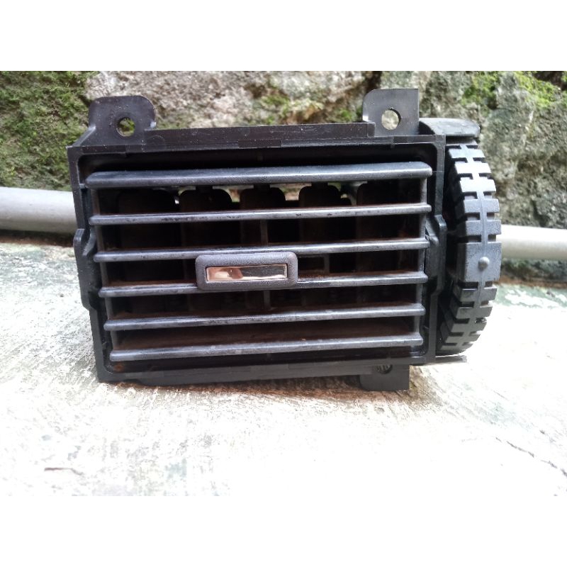 Original Nissan Xtrail T30 กระจังหน้า AC ขวา