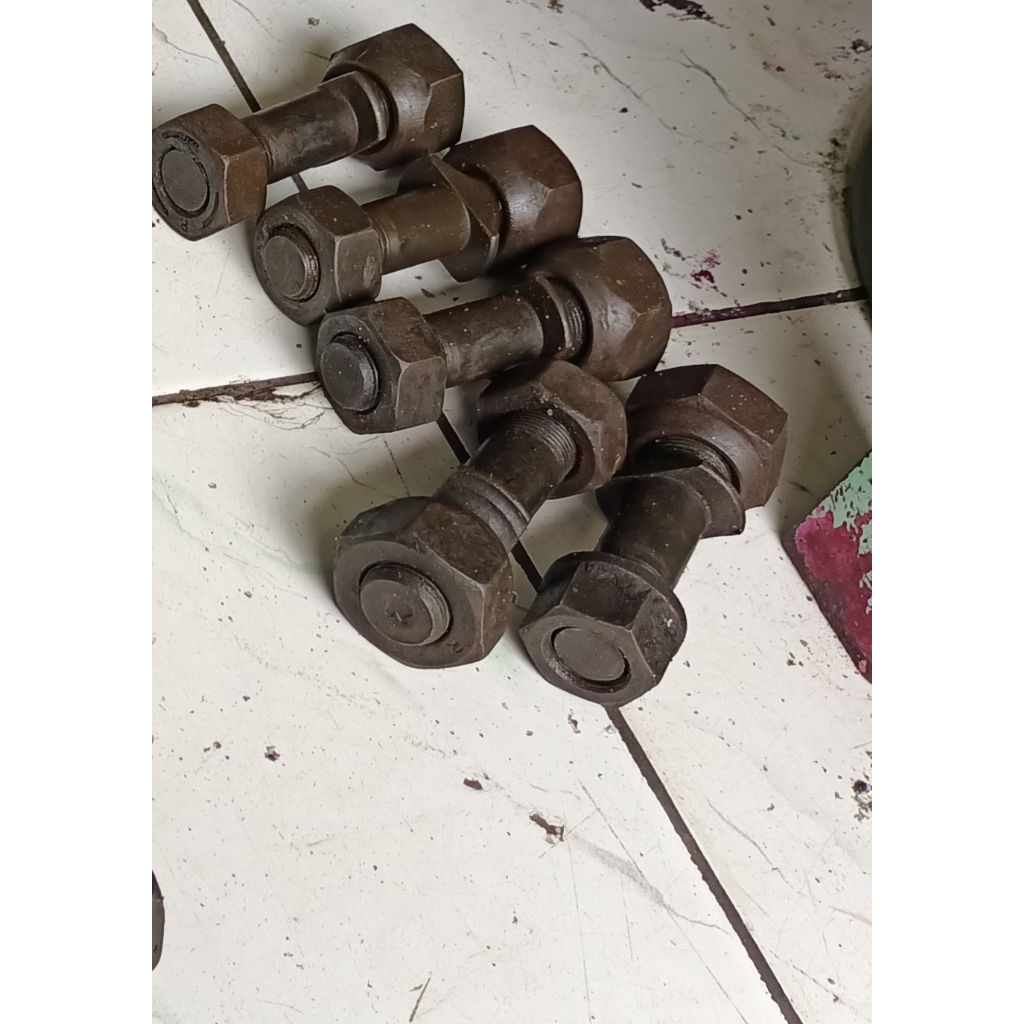 น๊อตล้อหน้าสําหรับ NISSAN CK12/CK87 BUILD UP มือสอง ถอด