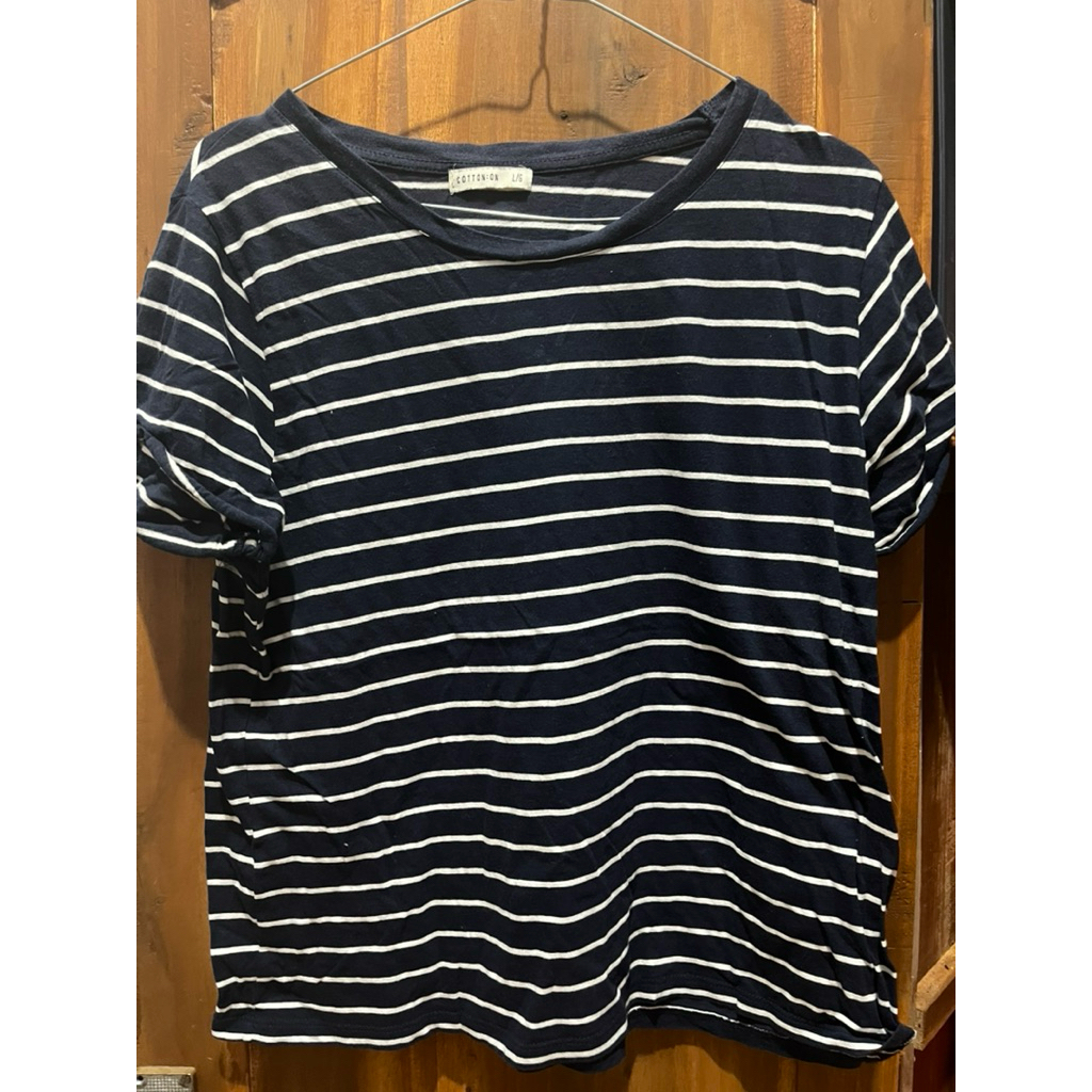 เสื้อยืดลาย Cotton On Preloved