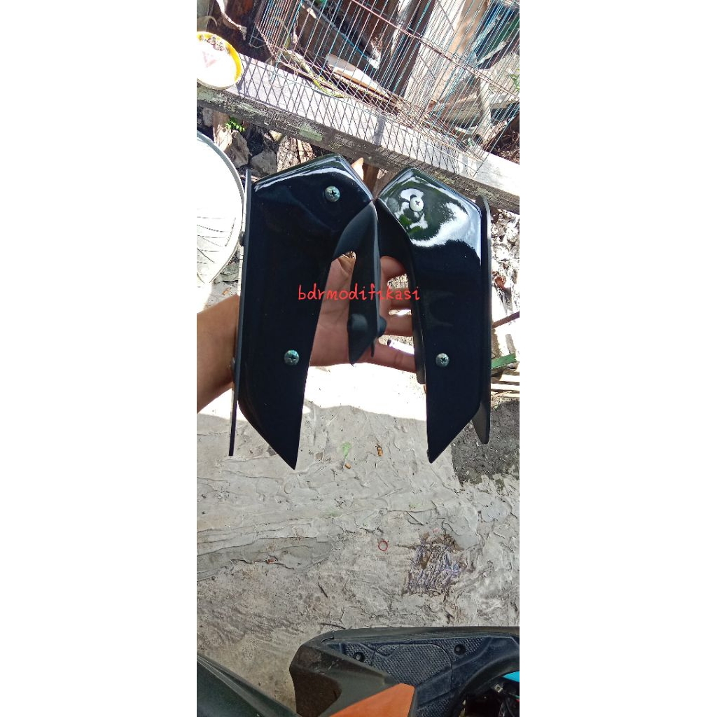 R15v3 รุ่นดาวน์ฟอร์ซ ปีกข้าง