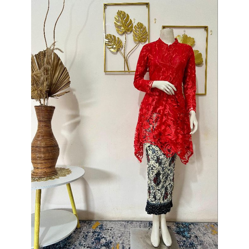 MODERN BUSUI TILE TUNIC KEBAYA TOP/ MODERN BUSUI TILE TUNIC KEBAYA/ BUSUI FRIENDLY TILE KEBAYA/ BEAU