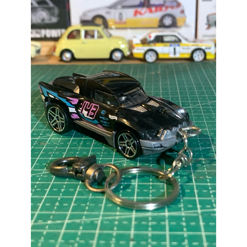 พวงกุญแจ GANTUNGAN Hot Wheels 2024 - Terra Tracktyl - สีดํา - พวงกุญแจ