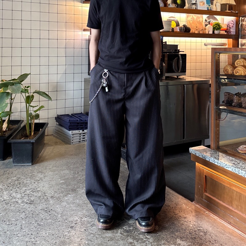GARISON - BAGGY STRIPE PANTS สีดํา
