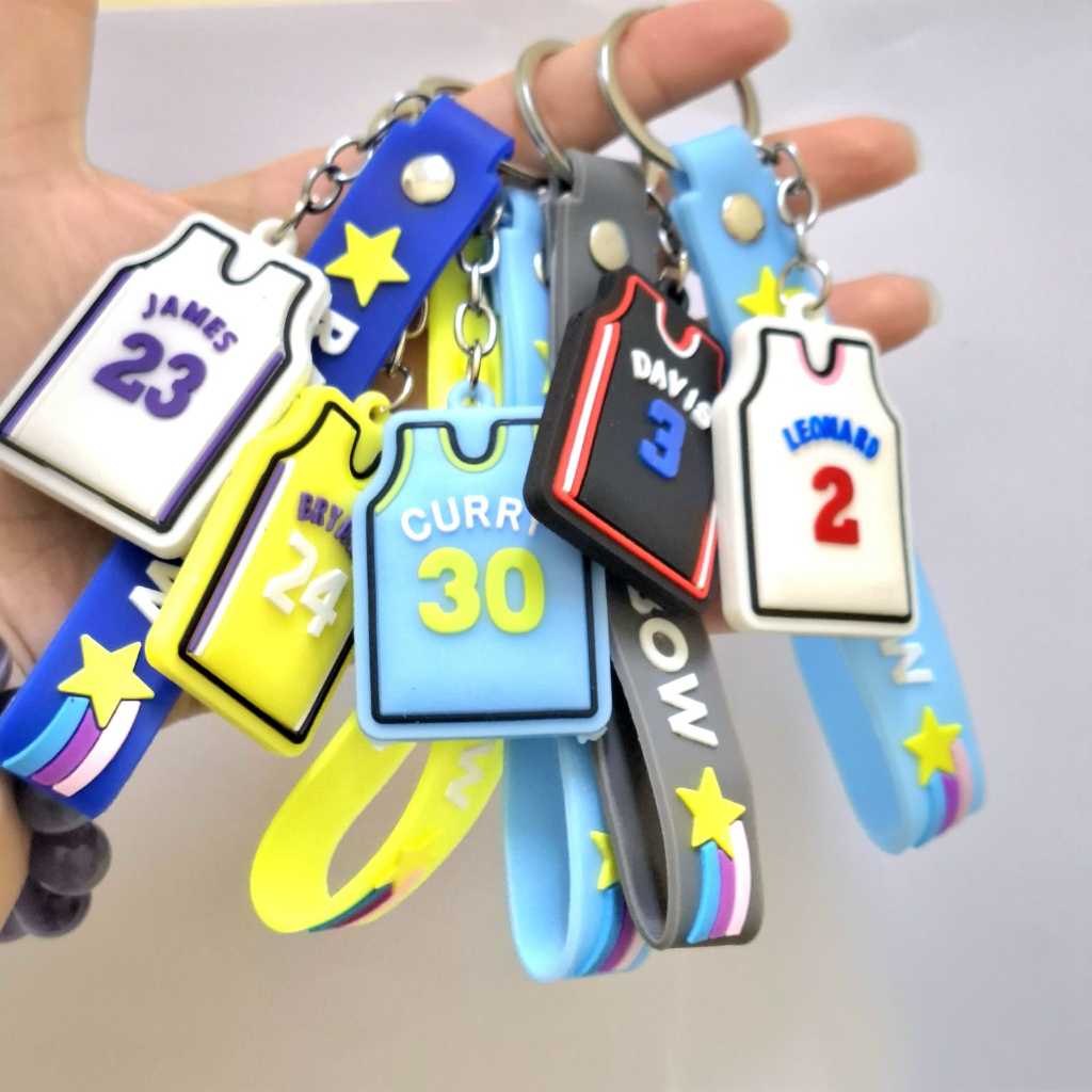 GANTUNGAN NBA Clothes Keychains พวงกุญแจเสื้อผ้า NBA พวงกุญแจน่ารัก (ความสําเร็จ)