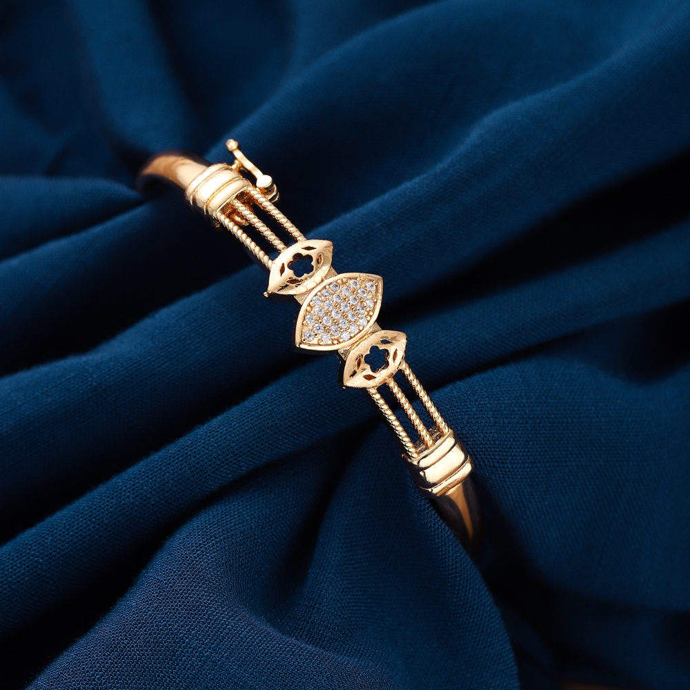 ผู้หญิง FASHION BANGLE BRACELET WITH ELIPS PERMATA MOTIF