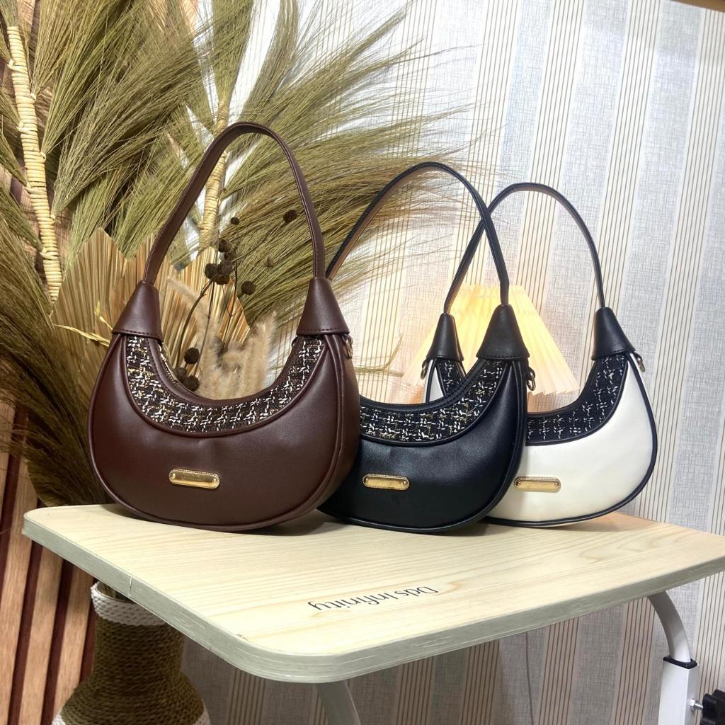 Berlin Shoulderbag กระเป๋าสะพายสตรี Berlin Bag Canvas Leather Sling Bag