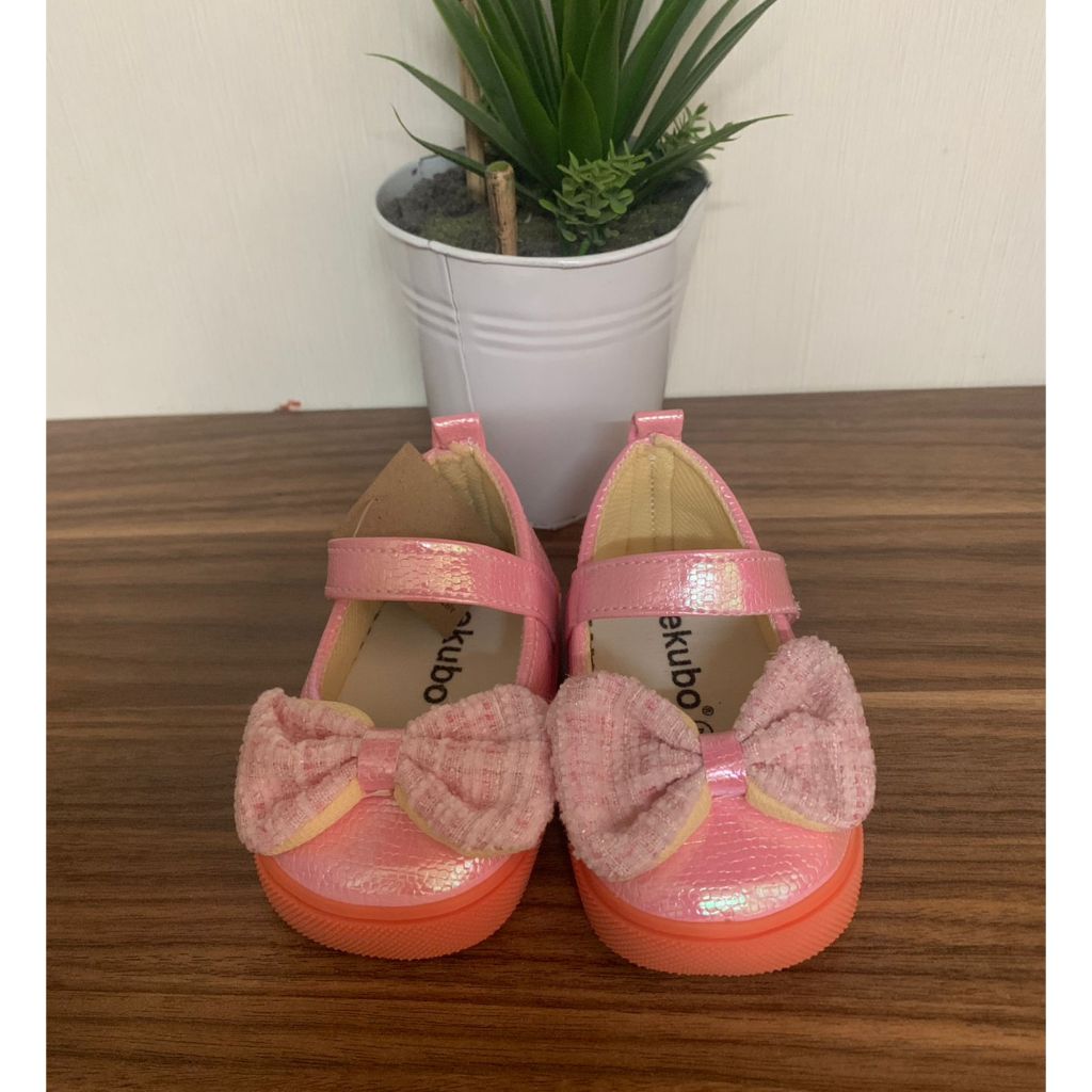 รองเท้าเด็กผู้หญิง Ekubo มีเสียงกลิตเตอร์สีชมพู - Cute & Shiny J-424