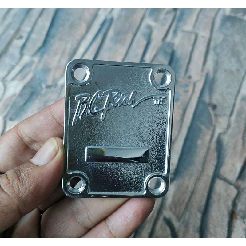 แผ่นเข้าร่วมคอ BC RICH โลโก้เดิม