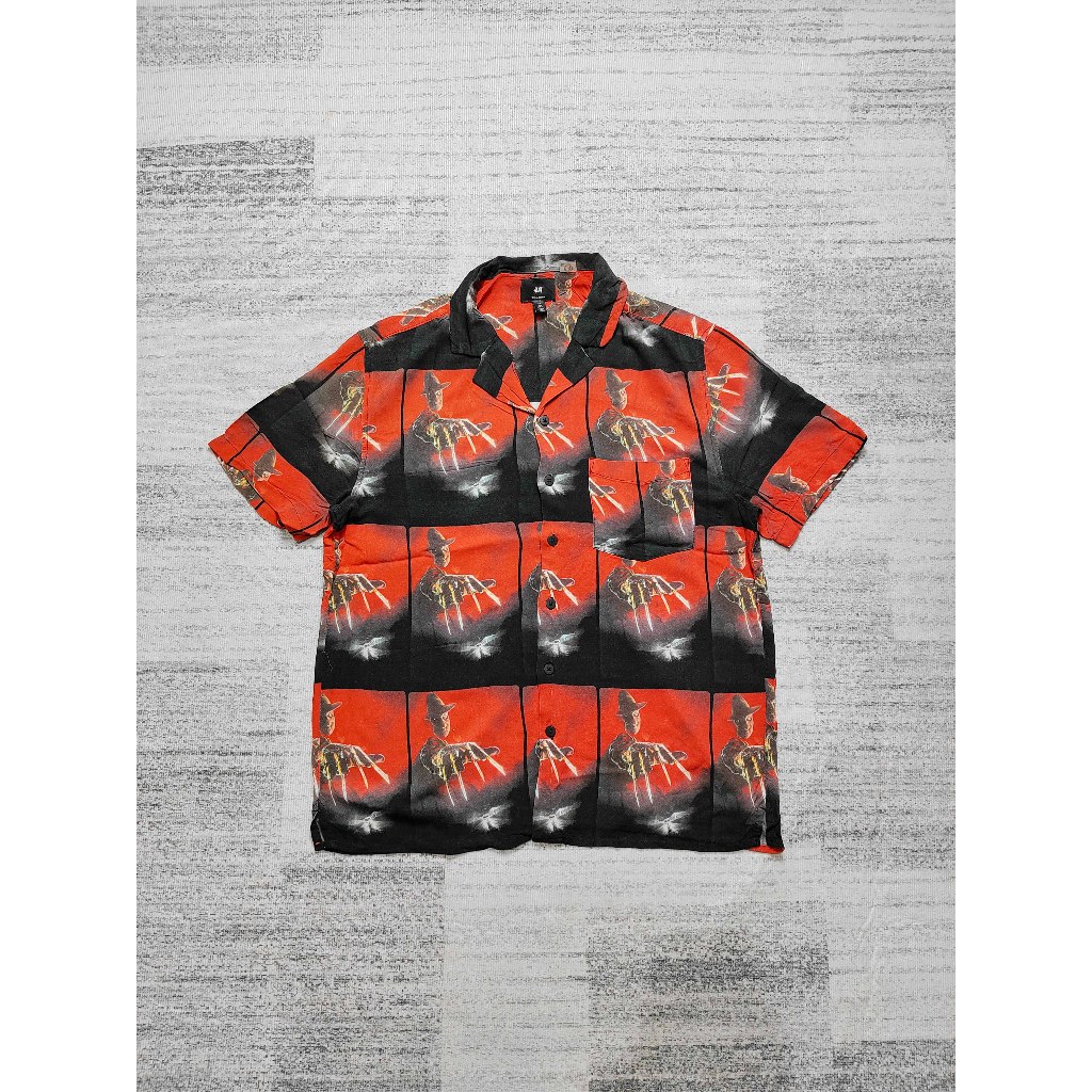 KEMEJA H&M x Edward Scissorhands เสื้อคอปกเปิด