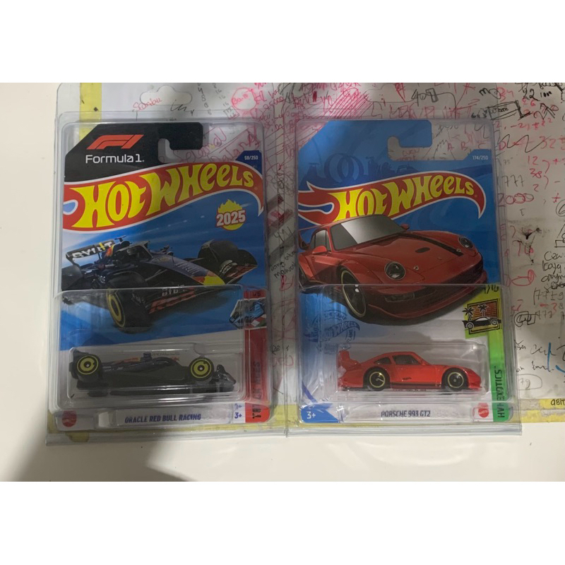 Hotwheels F1 RedBull racing & Porsche 993 GT2 (Freeprotect) แพ็คเกจ